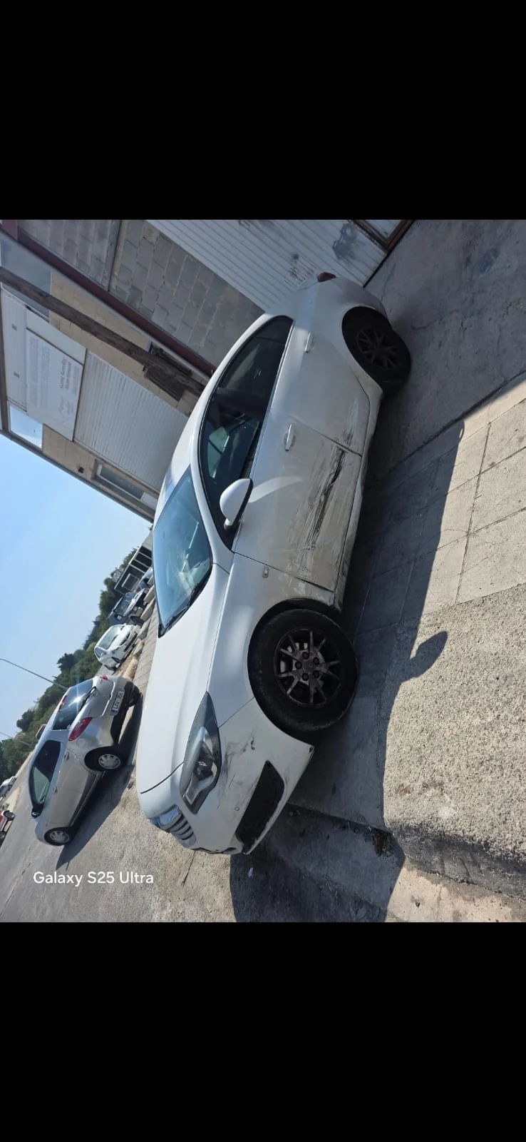 White Car vehicle before repair